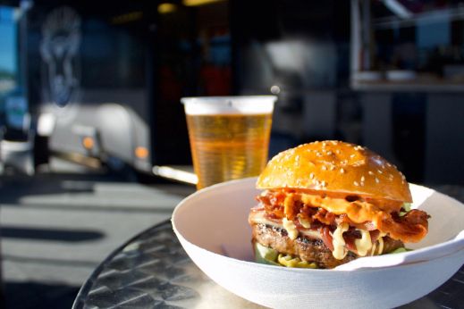 Burger Black Sheep mit Käse Der scharfe Maxx