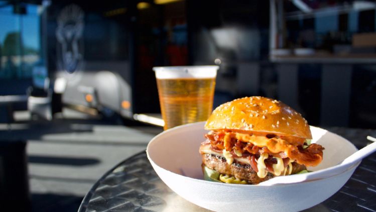 Burger Black Sheep mit Käse Der scharfe Maxx