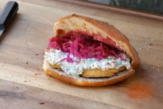 Gericht mit Käse von Christian Kuchler, Vegitarischer Kebab mit Grillkäse