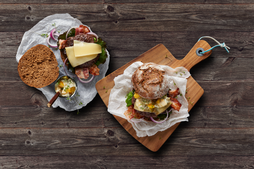 Der scharfe Maxx als Burger Rezept mit Käsescheiben