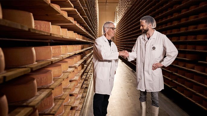 Mister Maxx 2025 mit einem der Erfinder des Kult-Käse Der scharfe Maxx.