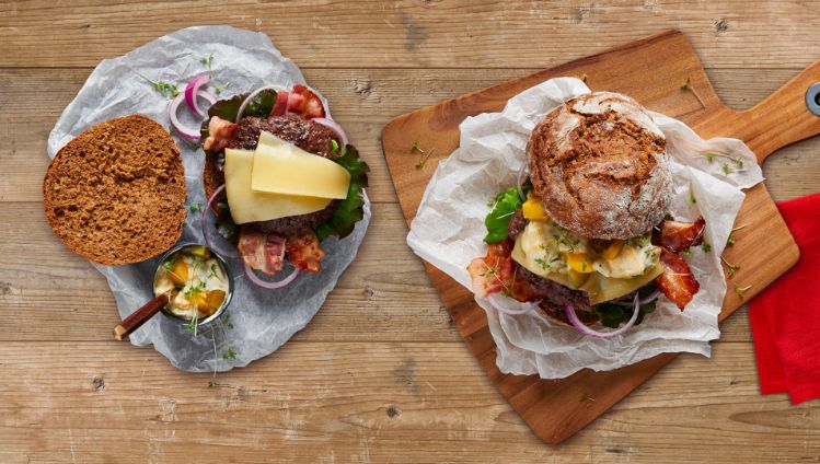 Hauptgericht mit Käse, Jamaika Burger 